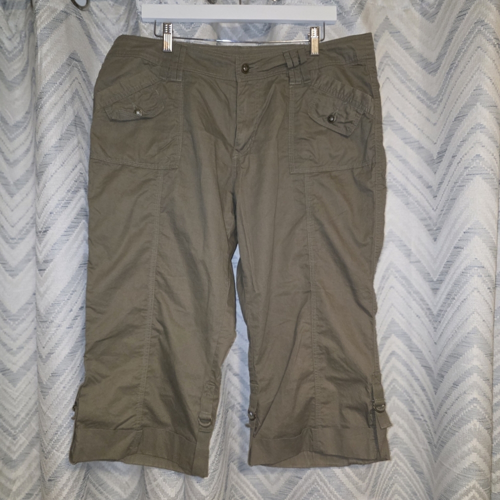 Roots Olive Green Cargo Capris